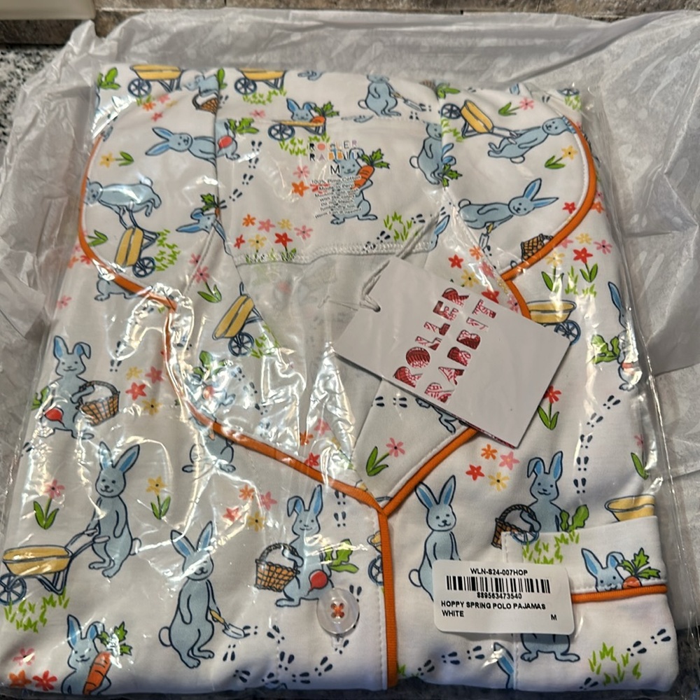 Roller Rabbit Hoppy Spring 🐰🐇Polo Pajamas - Size M - RARE - SOLD OUT ONLINE